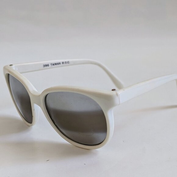 NWT Vintage 90's Kids Nylon C1000 Sport Sunglasses (S. White) - Picture 3 of 5